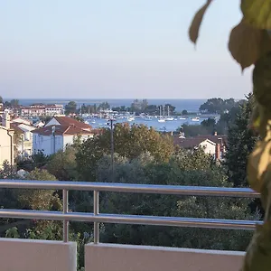 Apartment Ceja Near Sea