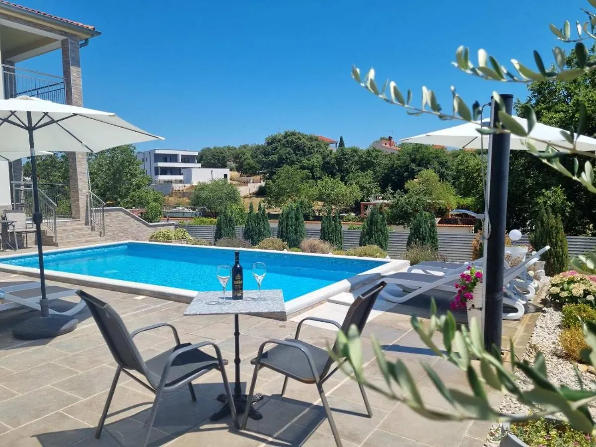 Villa Anna Medulin 4*,  Kroatien